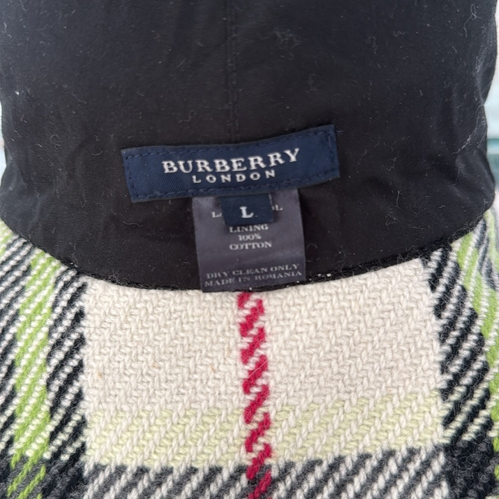 Burberry - Picture 3 of 3